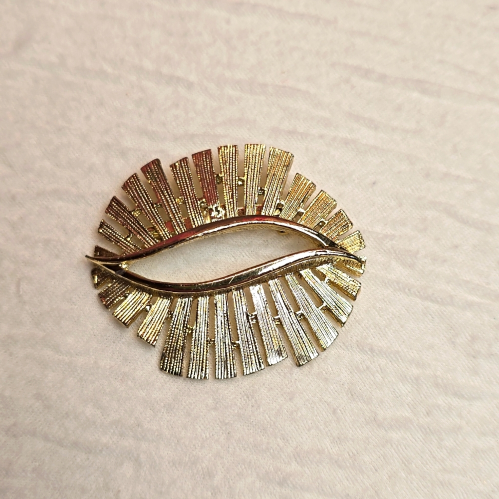 Vintage Eye Brooch